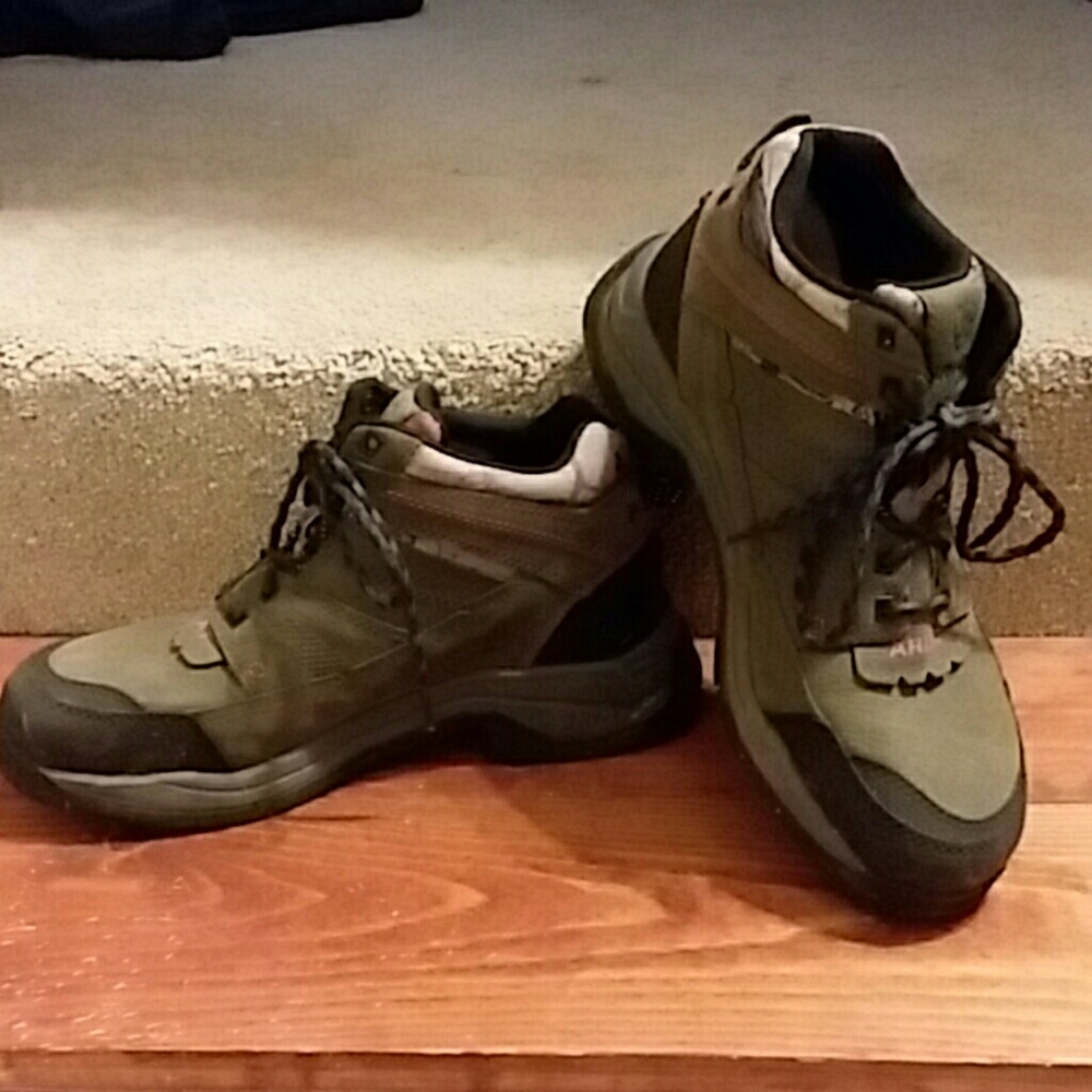 Women's Ariat hiking boots size 8.5